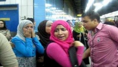 شاهد بالصور | شخص يقوم بحركات مقززة داخل عربات المترو استفز بها المواطنين